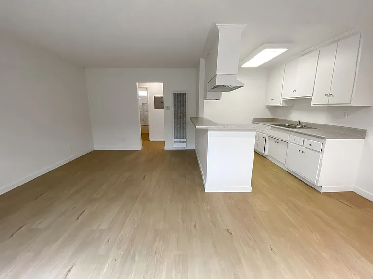 315 Obispo Ave — Photo 7