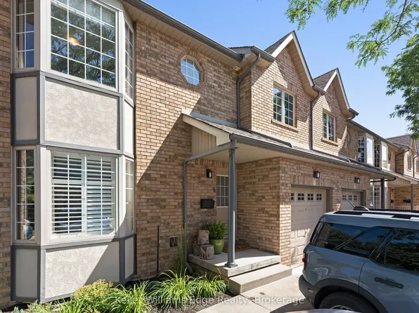 705 Cumberland Ave #8, Burlington, ON L7N 3W4