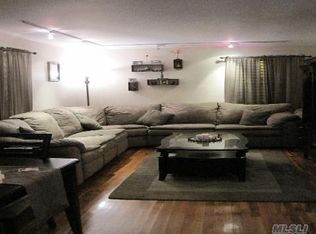25115 71st Rd, Bellerose, NY 11426