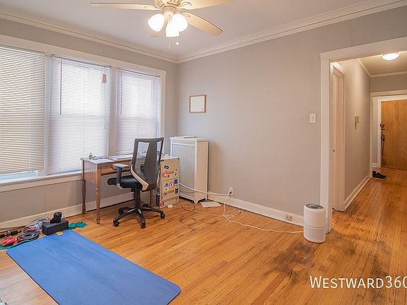 5th image of 7648 N Greenview Ave Unit 2