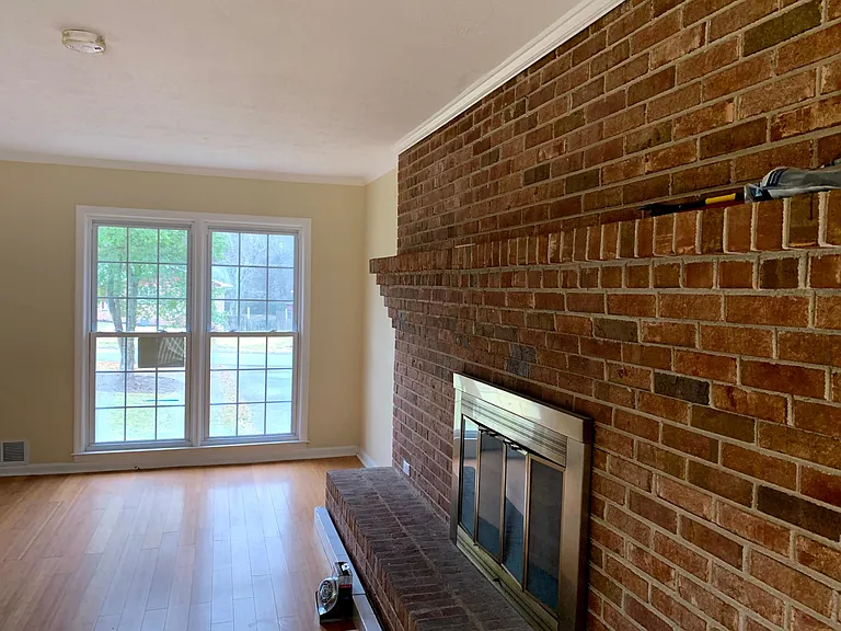 4670 Lindsey Dr — Photo 3