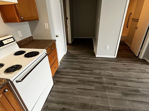 4th image of 179 Grand St #16
