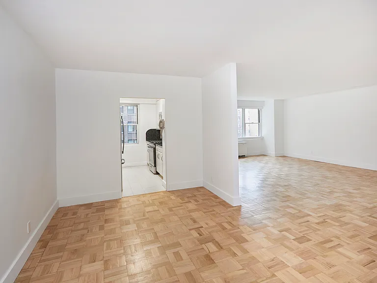 340 E 64th St #5B — Photo 10