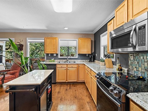 4th image of 325 Ridge Rd