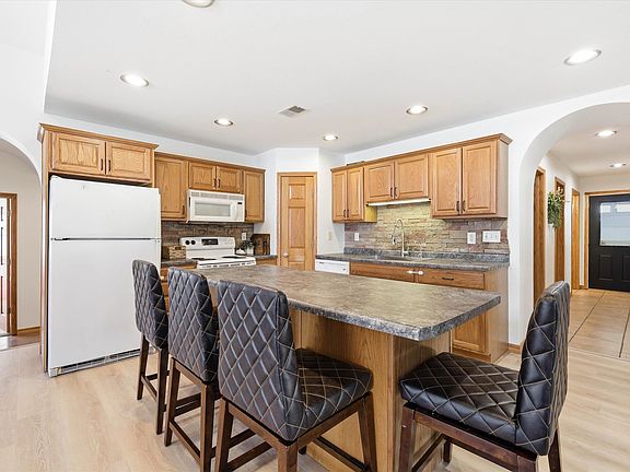 5th image of 341 Manitowoc St
