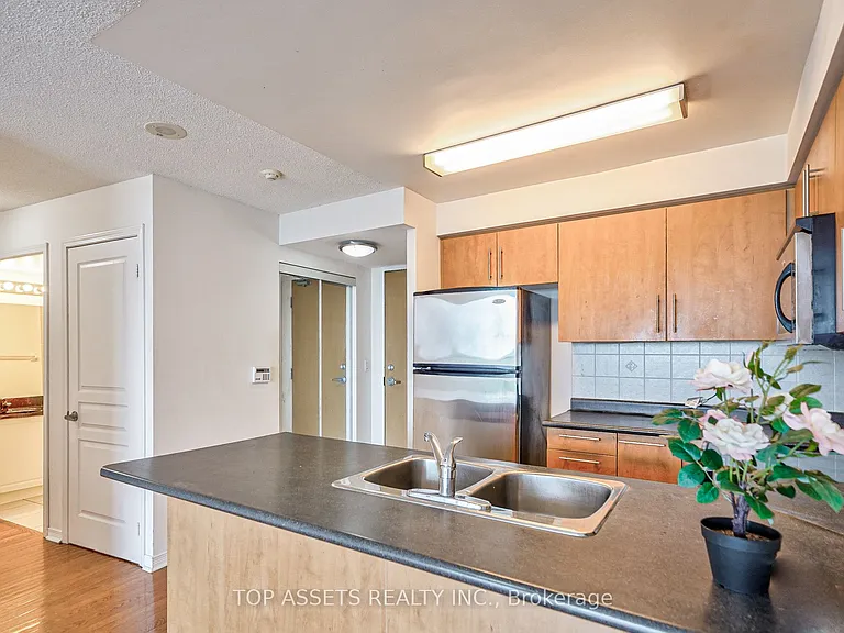 509 Beecroft Rd #1908 — Photo 12