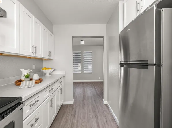 2401 Eilers Ln Unit 205, Lodi, CA 95242