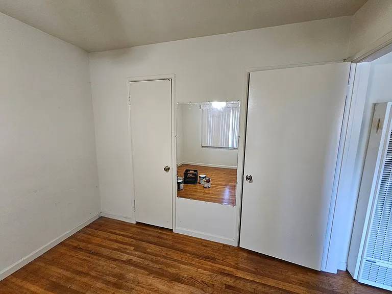 2753 E Monroe St — Photo 7