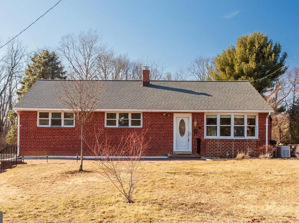 26 Karen Dr, Malvern, PA 19355