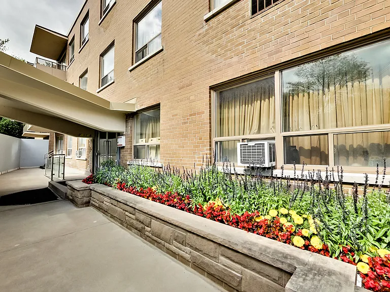 42 Glen Elm Ave #206 — Photo 8