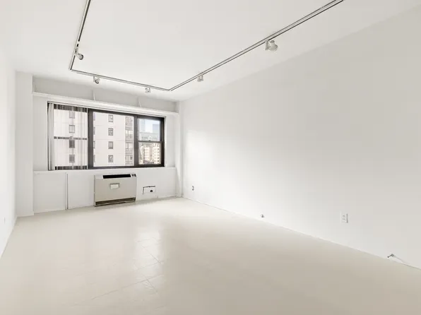 165 East 72nd Street image 7 of 11