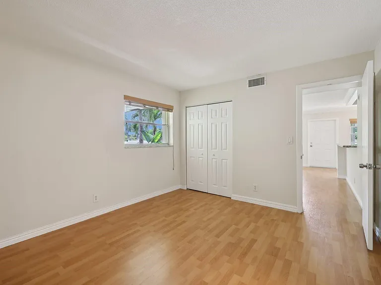 1125 NE 16th Pl #205 — Photo 21