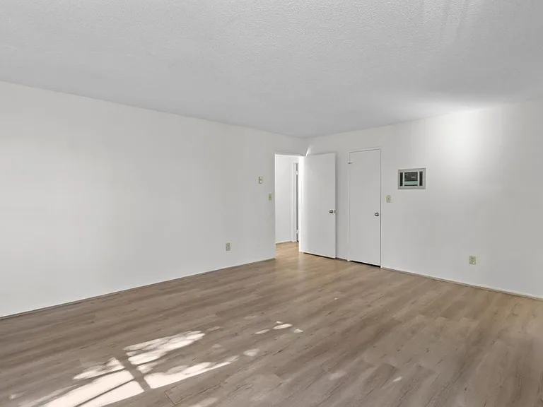 1254 S Saltair Ave #101 — Photo 4