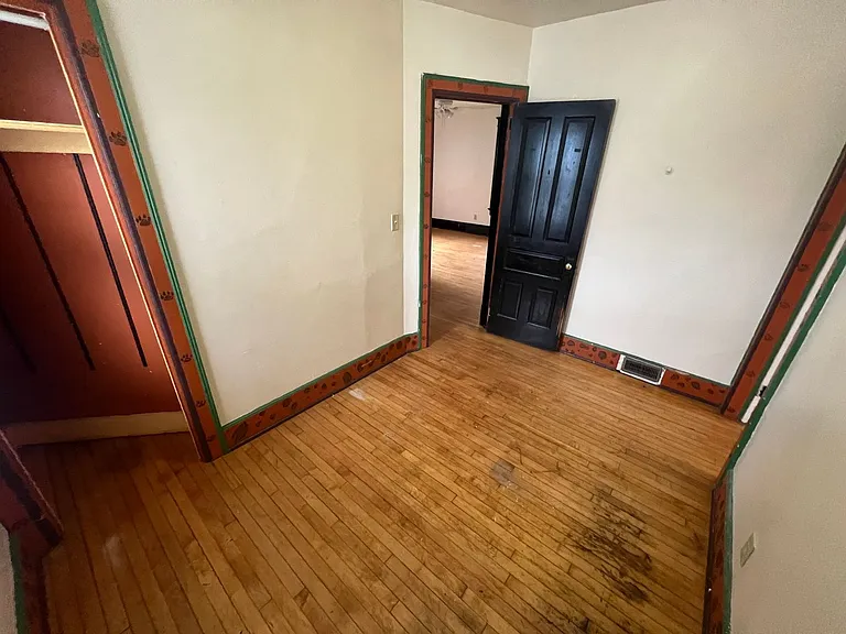 621-25 E. Locust St. — Photo 14