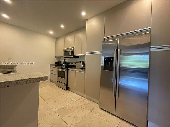 5th image of 251 Crandon Blvd APT 233