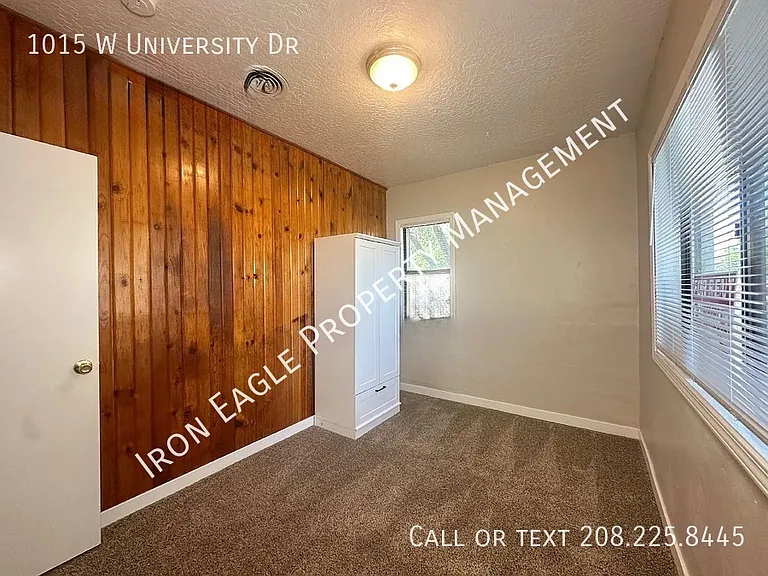 1015 W University Dr — Photo 4