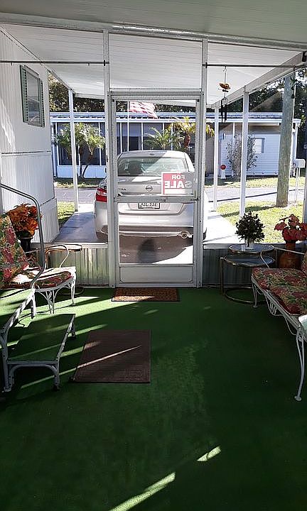 Screened in 10x15 patio