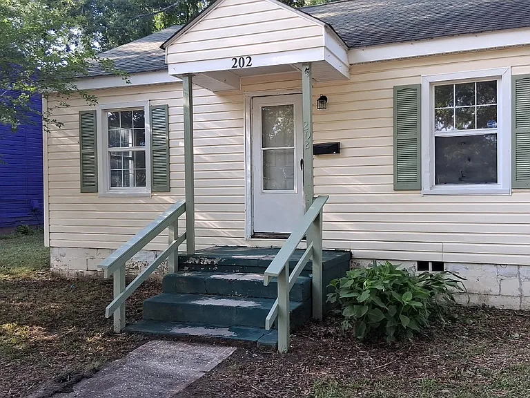 202 W Nance St — Photo 3