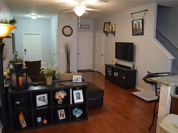 4th image of 2625 Lantern Hill Ave