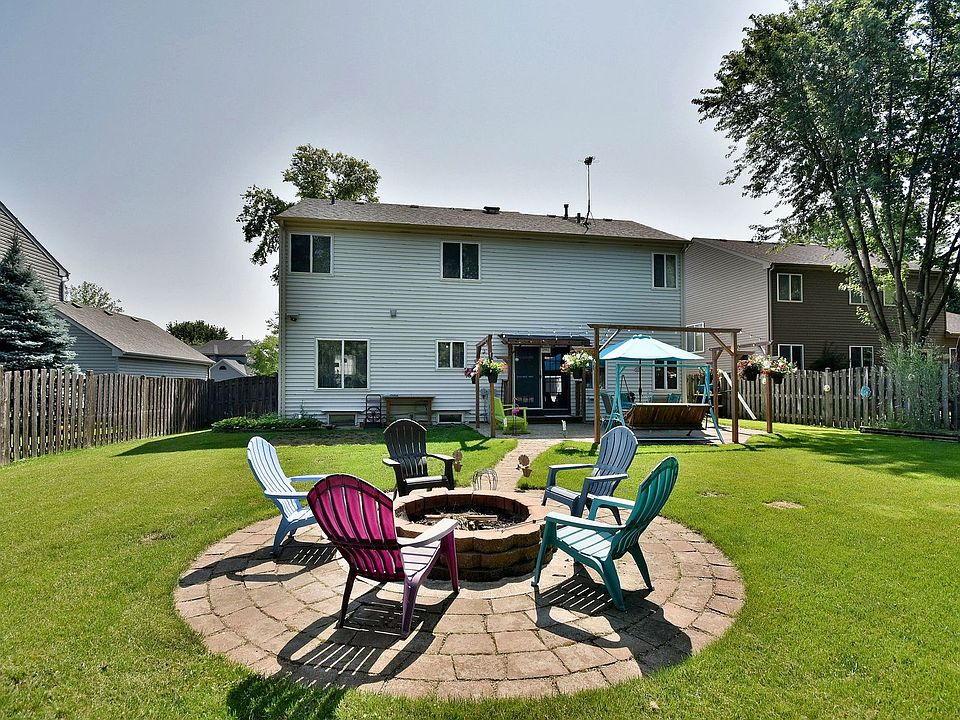 643 Anderson Dr, Lake In The Hills, IL 60156 | Zillow