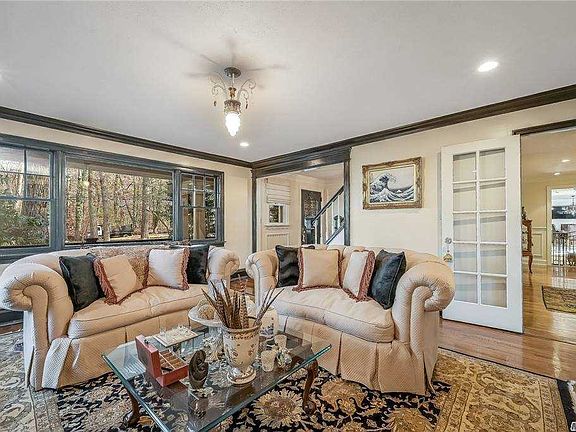 5th image of 15 Fiddlers Green Dr