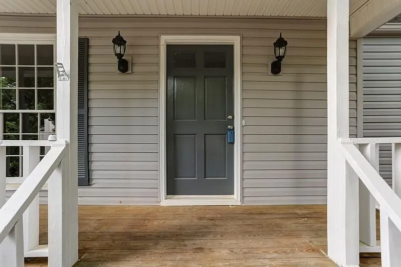 4 bed, 2.5 bath, 2170 sqft, $2,550 — Photo 2