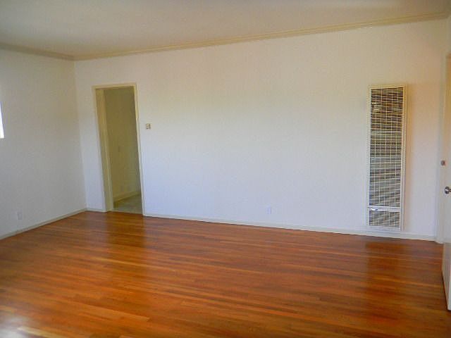 1st image of 810 E 42nd St
