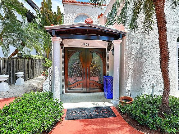 3rd image of 1801 S Bayshore Ln