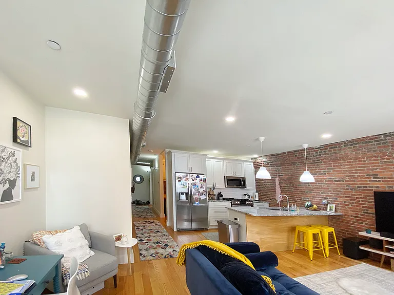 139 Border St #2B — Photo 12