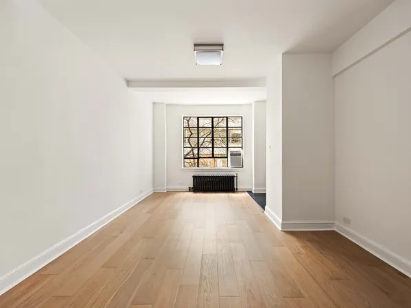 140 East 40th Street image 1 of 12