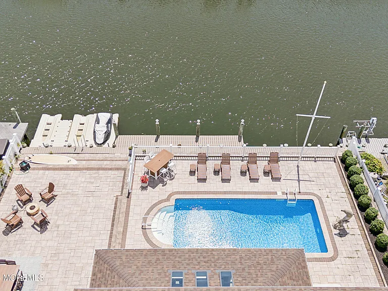 242 Curtis Point Dr — Photo 33
