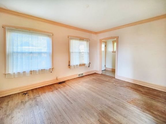 4th image of 1134 Thomas Ave