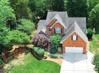 4701 Clifton Park Dr, Jamestown, NC 27282