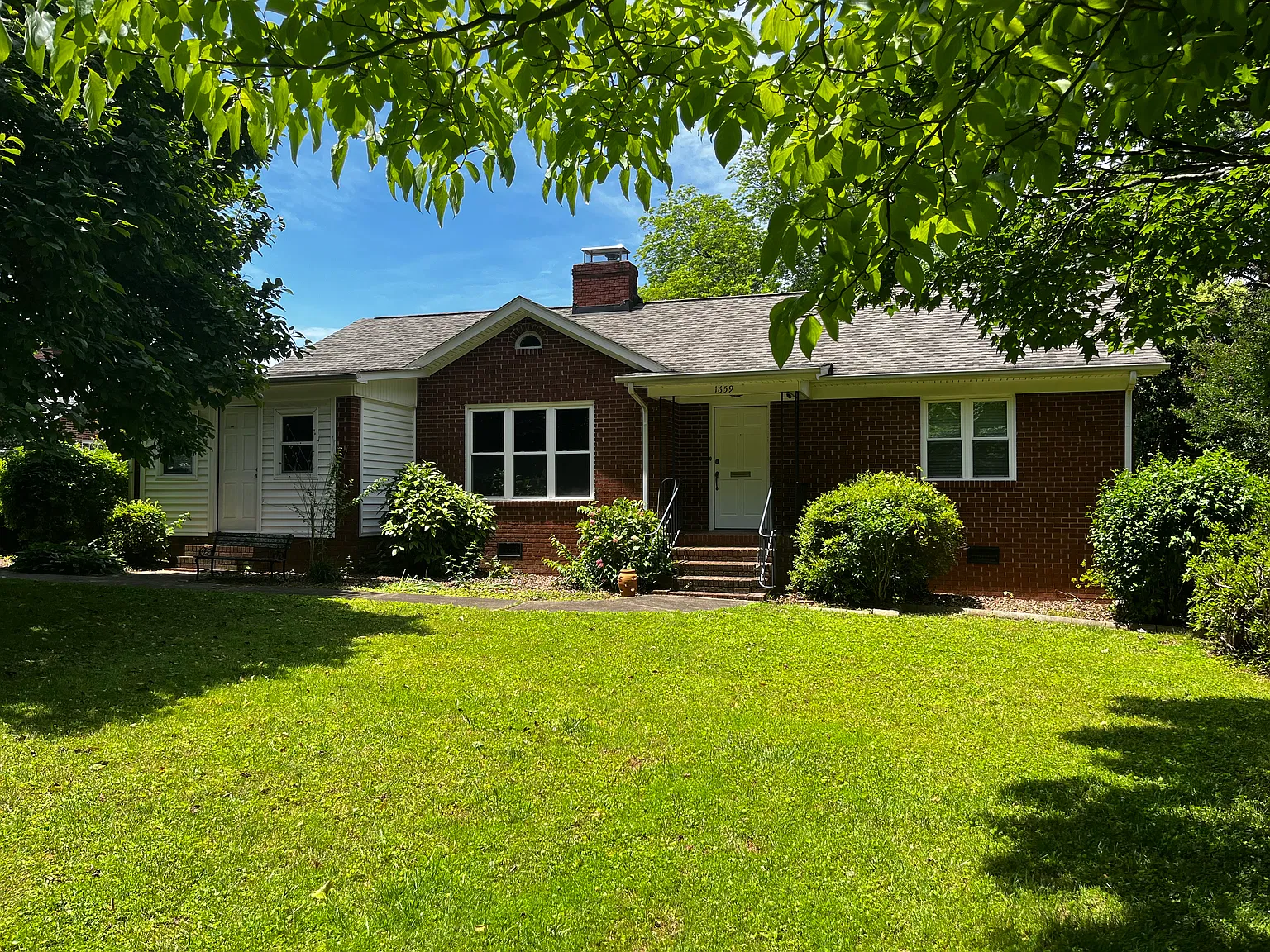 1659 Medford Dr — Photo 1