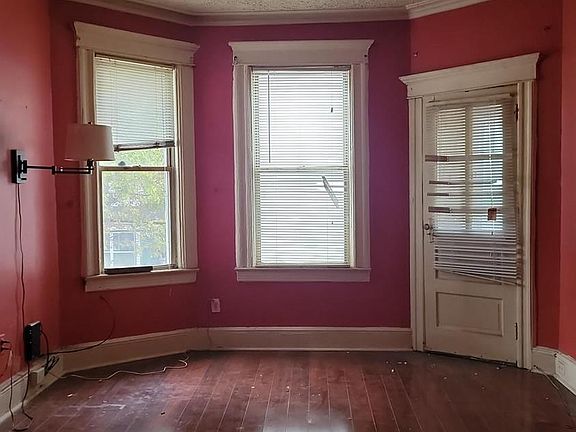 5th image of 25 Dwight St