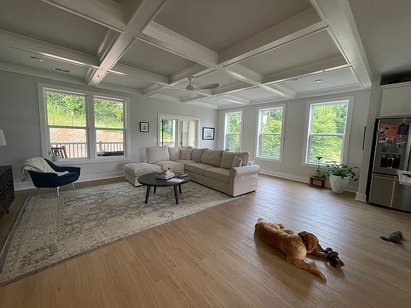 4th image of 813 Wesley Ln #B