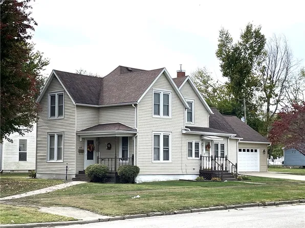 301 W 3rd St, Pana, IL 62557