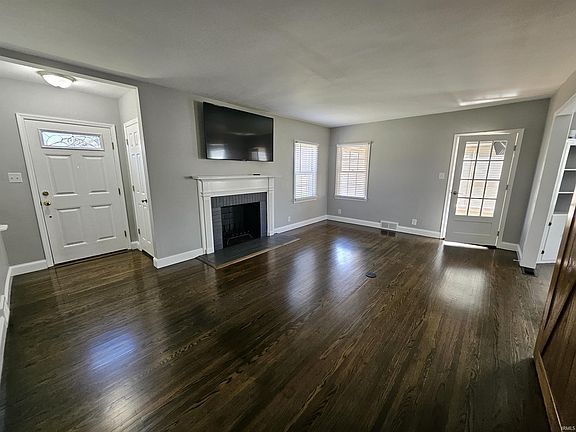 3rd image of 419 Runnymeade Ave