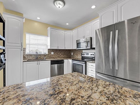 5th image of 953 SE 10th #6d