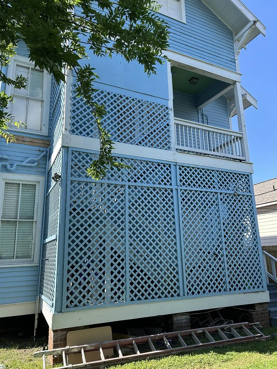 Building Photo - 2514 Avenue M #2