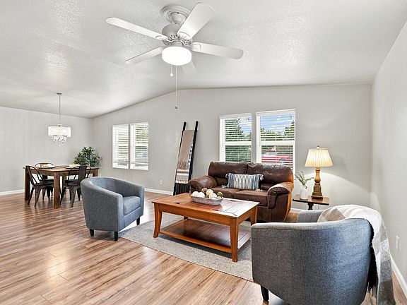 3rd image of 217 S Houston Creek Cir