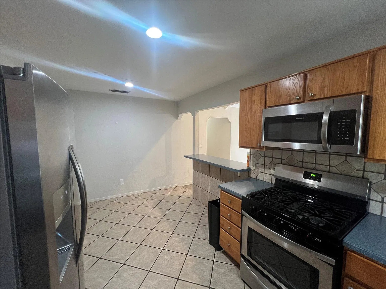 3 bed, 2.0 bath, 1652 sqft, $2,300 — Photo 4