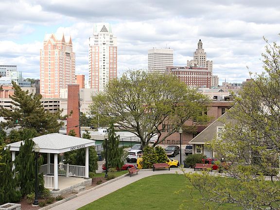 Bradford - Providence Skyline & Garibaldi Park