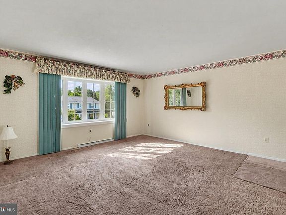 5th image of 127 Strassburg Cir