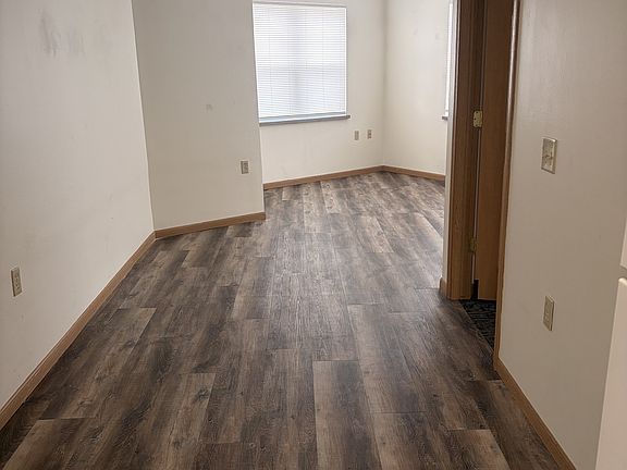 5th image of 431 Water St
