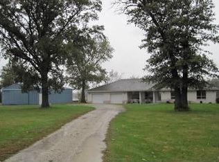 26283 Greenleaf Rd, Farmer City, IL 61842