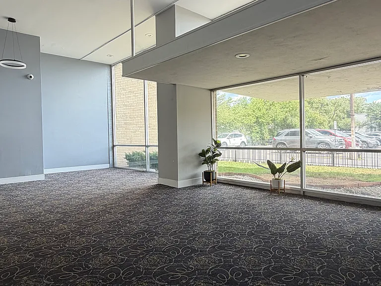 7200 N Claremont Ave #300 — Photo 3