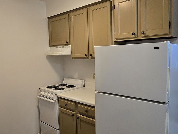 2nd image of 1946 Ottawa Ave #3