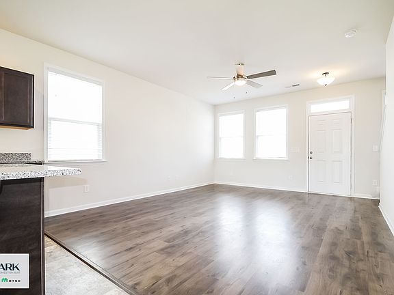 5th image of 137 Valley Creek Dr