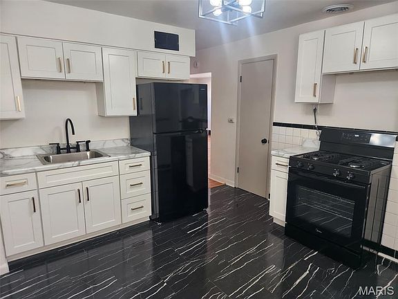 5th image of 4707 Roxie St